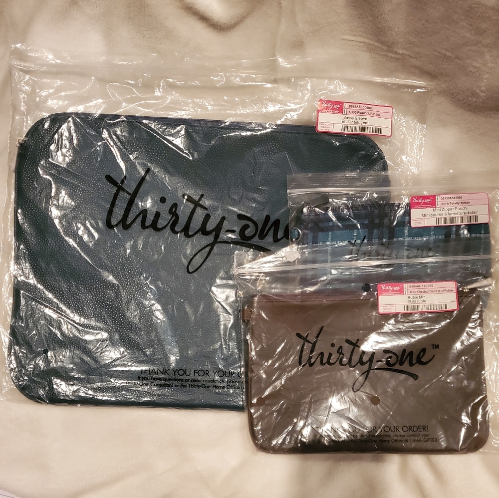 Thirty-one Bundle Lot of 3 items - Rubie Mini, Mini Zipper Pouch, Savvy Sleeve